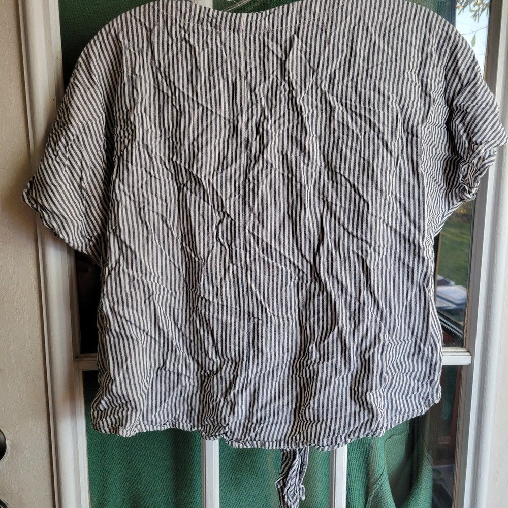 Universal Thread Womens Blue White Striped‎ Tie Front Button Down Top Size M - Picture 2 of 4